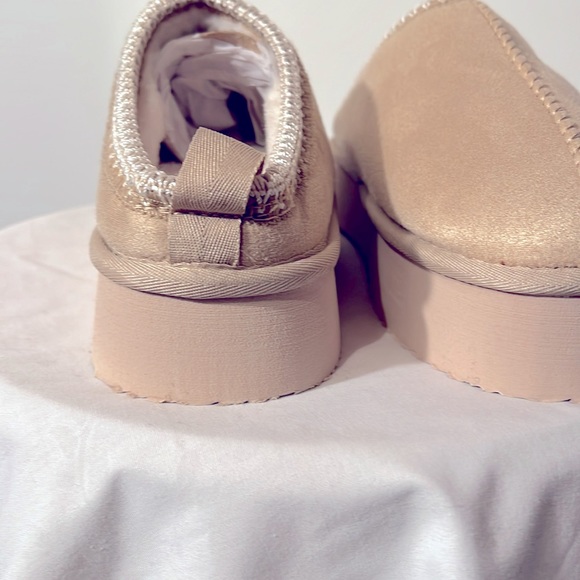 Ugg-like shoes - Picture 3 of 5